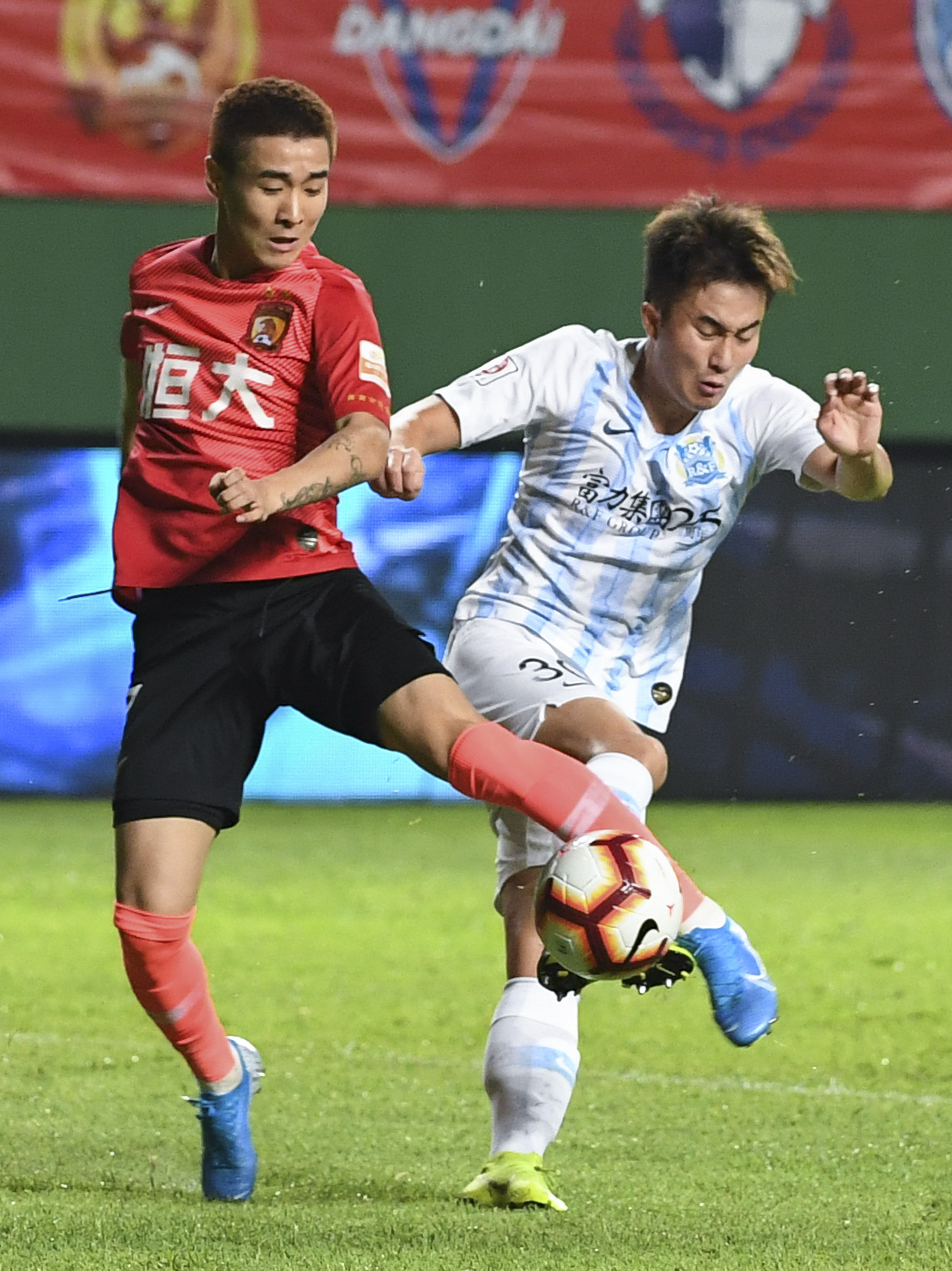恒大挑战富力：豪取客场三分，稳坐积分榜首位