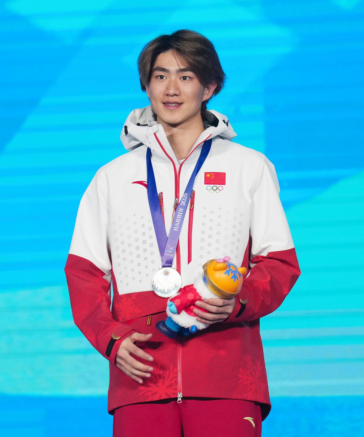 韩国选手风采出色，男子单板滑雪自由式决赛惊艳表演