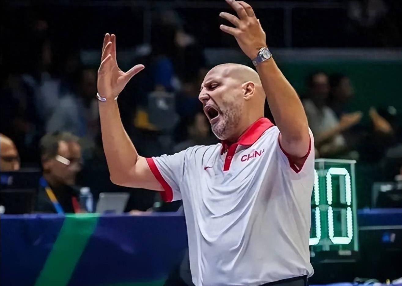 阿拉维斯主教练发表战术布置,寻求突破 阿拉维斯主教练发表战术布置,寻求突破