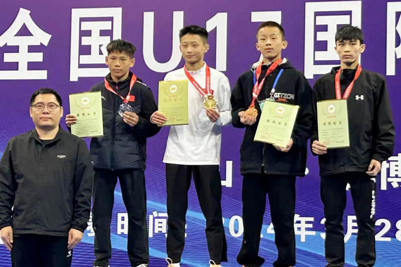 运动员荣耀归来，摔跤夺冠惊艳世界