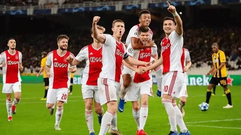 阿贾克斯客场胜出，取得晋级欧冠正赛资格